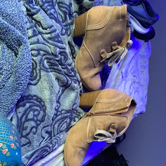 Tan AXXIOM ankle boots, size 6 - Picture 1 of 4